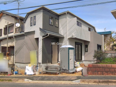 ���n�O�ώʐ^�@�`Exterior�`�@�ՐÂȏZ��n�Ŏq��ĉƑ��Ƀs�b�^���B�����̂��U�������K�ȗ΂Ɍb�܂ꂽ�G���A�ŁA���R�ɕ�܂ꂽ���₩�ȕ�炵���������邽�߂́A��Ƃ肠��Z���������Ă��܂��B