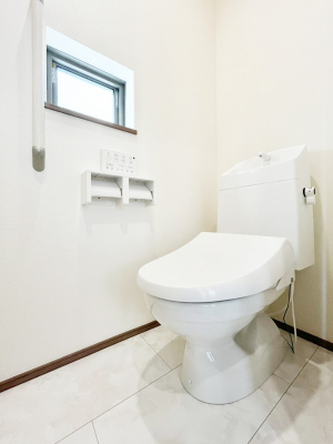 �g�C���@�����`Toilet�`�@�Y��E�X�b�L���E���K�ȃE�H�V�����b�g�t�g�C���ł��낰���Ԃł��B1�A2�K���Ƀg�C���X�y�[�X�I�̌������薾�邭�A���K��ԂƂȂ��Ă���܂��������g���ꏊ�����炱���̔z���ł��I