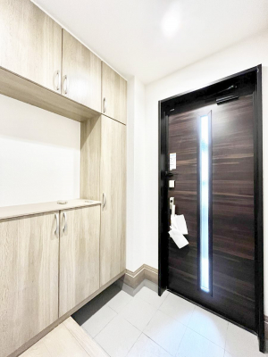 ���ց@������C�������`Entrance�`�@�Ƃ̒��ł��q�l���}����ŏ��̏ꏊ�ł��錺�ւ́A�Ƃ̈�ۂ��̂��̂ł��I�L�x�Ȍ��֎��[�ŁA����Y��ɕۂ��Ƃ��o���܂��􌺊ւɂ͂����Ղ���[�̉��ʔ��������I