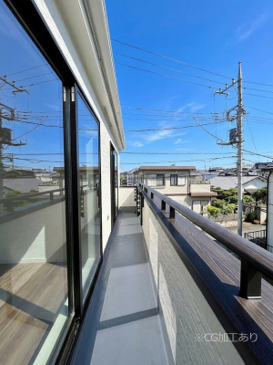 �o���R�j�[�@������C�������`Balcony�`�@�傫�ȋ�Ɉ͂܂ꂽ�C�����̂����ƁB�o���R�j�[��`�������ň��|�I�ȊJ�����ɕ�܂�܂��B�o���R�j�[�͗z���������݂��z�c����󕨂��C�����悭�������Ƃ��ł��܂��B
