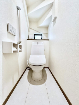 �g�C���@������A�������`Toilet�`�@�������̂��鐅����g�C���̓E�H�V�����b�g�t���ł����g�C���͖����g�킴��𓾂Ȃ����́B����������ۂ������ł��ˁB�g�C����2��������̂Œ��̍��G���ɕ֗��ł��I