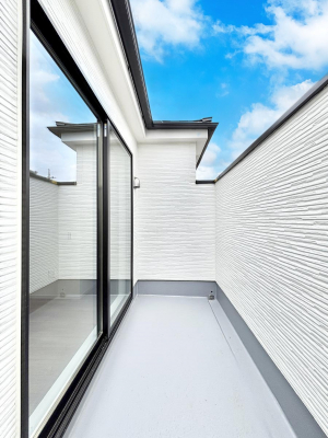 �o���R�j�[�@�����`Balcony�`  �o���R�j�[�͉������z���������݁A���z�c����󕨂��C�����悭�������Ƃ��ł��܂��B  �g���₷���J���I�ȃo���R�j�[�ł����z�����������Ղ�~�蒍���A�o���R�j�[�t���Z�܂��B  