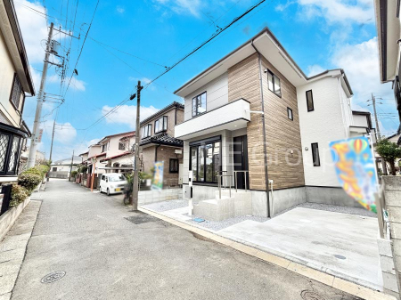 ���n�O�ώʐ^�@�O�ρ`Exterior�`�@�O�ʓ��H�F�k�� 4m �����@�O�ʓ��H�͊ՐÂȏZ��n���͂���Ԓʂ�̏��Ȃ����H�B���Ԃ̏o��������炭�炭�ł��I���s���_�E���n���w�̂���]�́A���C�y�ɂ��₢���킹���������I