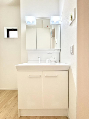 ���ʑ�E���ʏ��@�����`Dressing Room�`  ����������F�����œ��ꂳ��Ă���ƁA�X�b�L���Ɛ�������ۂ������܂��B  ���̗��ɂ͂����Ղ�Ǝ��[�X�y�[�X��W�������I  �����́A�V���v�����@�\�����d�����āB
