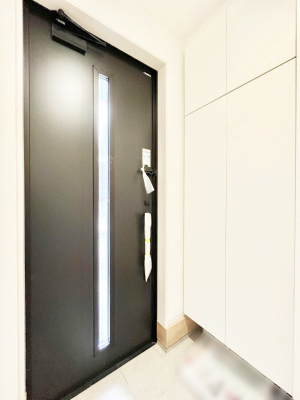 ���ց@�K���X�X���b�g�̓��������փh�A�������Ɍ���͂��Ă���܂�