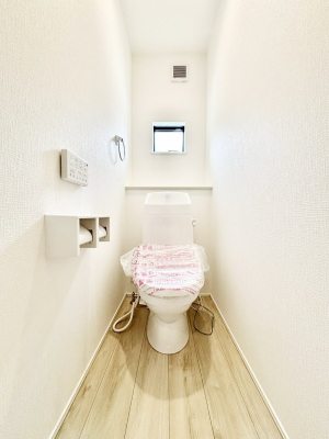 �g�C���@�������T�������`Toilet�`�@�������̂��鐅����g�C���̓E�H�V�����b�g�t���ł����g�C���͖����g�킴��𓾂Ȃ����́B����������ۂ������ł��ˁB�g�C����2��������̂Œ��̍��G���ɕ֗��ł��I