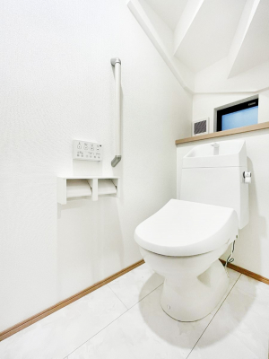 �g�C���@������A�������`Toilet�`�@�Y��E�X�b�L���E���K�ȃE�H�V�����b�g�t�g�C���ł��낰���Ԃł��B�̌������薾�邭�A���K��ԂƂȂ��Ă���܂��������g���ꏊ�����炱���̔z���ł��I