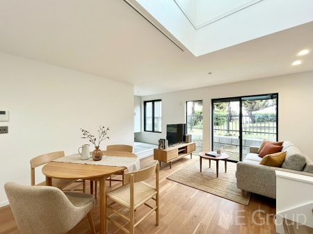 ���r���O�@������No.2���`Living�`�@�Ƒ��̉�b��Ί炪�s���������r���O�ł��B�傫�ȃ\�t�@��_�C�j���O�e�[�u���ł������H���������肭�났�����􂻂�Ȗ������������Ԃł��I���Ƌ��CG�ł�