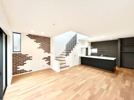 ���r���O�@������No.2���`Living�`�@���r���O�ɊK�i�̂���Ԏ��ł���Ƒ��̃R�~���j�P�[�V�������X���[�Y�Ɏ��܂��ˁ��Ƃ肠���炵�ƐS�n�悢�Z�����a���ґ�Ȏ��Ԃ����Ƒ��݂�Ȃł��߂����������B