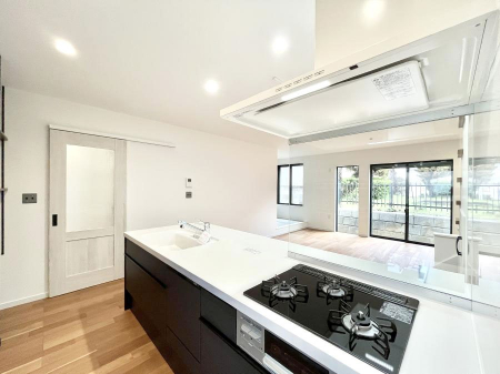 �L�b�`���@������No.2���`Kitchen�`�@��b���e�ރ��r���O�A�������������Ȃ�L�b�`���B�Ƃ́A�������������ł͂Ȃ��A��炵��������A���K�ɂ���ꏊ�B�Ί�̖����A���炬�̓��X�̂��߂ɁA�ŐV�̐ݔ��E�d�l���̗p�B