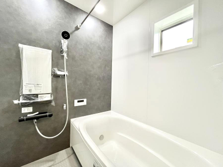 �����@������No.1���`Bath Room�`�@���t���̃o�X���[���́A�̌������薾�邭�C�����̗ǂ���Ԃł��B�������邱�ƂŁA���C�����ǍD�B������芰����o�X���[���ŁA�����̃o�X�^�C�����y���݂ɂȂ肻���ł��B