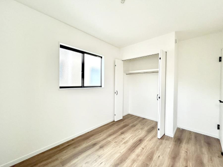 �Q���@������No.1���`Bed Room�`  �S�����ɂ͎��[�N���[�[�b�g�������I���i�g���̂��m���⏬���͂������A�G�ߕ��̂��m���Ȃǂ���������Ɛ������ڂ����܂������܂��B  ������Ԃ��L���g�p�ł��܂��ˁB