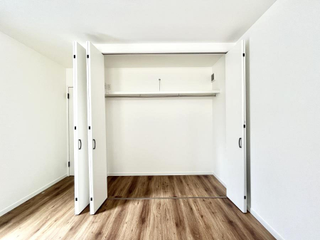 ���[�@������No.1���`Closet�`�@�ǖʃN���[�[�b�g������΃^���X��u���K�v���Ȃ��A�o������̂Ȃ��X�b�L����Ԃ��ێ��ł��܂��B����ꂽ�X�y�[�X��L���Ɋ��p�ł������B�ߗނ��̕i�Ȃǂ����Ղ���[�o���܂��ˁ�