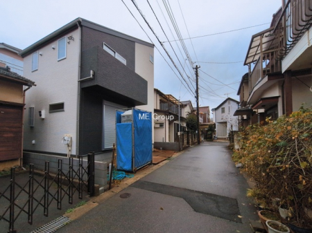 ���n�O�ώʐ^�@�`Exterior�`�@�O�ʓ��H�F�쐼 4m �����@�O�ʓ��H�͊ՐÂȏZ��n���͂���Ԓʂ�̏��Ȃ����H�B���Ԃ̏o��������炭�炭�ł��I���s���_�E���n���w�̂���]�́A���C�y�ɂ��₢���킹���������I