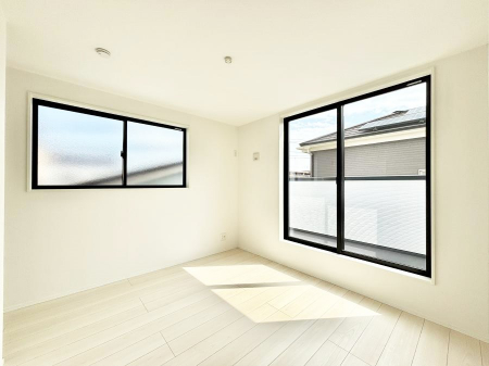 ���̑����ρ@�����`Bed Room�`�@2�ʍ̌����m�ۂ������邢�����́A���ʂ����ǂ��A��ϋ��S�n�̗ǂ���ԂƂȂ��Ă���܂��B�u�₩�ȕ��������ċN���钩�́A���K�����̎n�܂�ɁI���������ʕ����ƂĂ��ǂ��Z�܂���