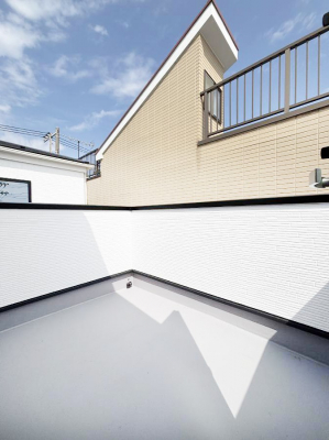 �o���R�j�[�@�����`Balcony�`  �o���R�j�[�͉������z���������݁A���z�c����󕨂��C�����悭�������Ƃ��ł��܂��B  �g���₷���J���I�ȃo���R�j�[�ł����z�����������Ղ�~�蒍���A�o���R�j�[�t���Z�܂��B  