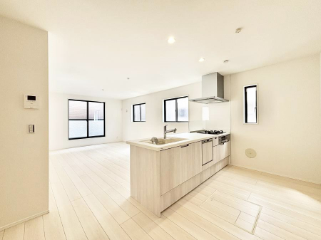 �L�b�`���@�����`Kitchen�`�@���R�������鑋�̂���L�b�`���������g���ꏊ�����炱���A�g��������l�����܂����B�������Ƃ����L�b�`���R�[�i�[�͎����L���Ȏd�オ��ƂȂ��Ă���܂��B