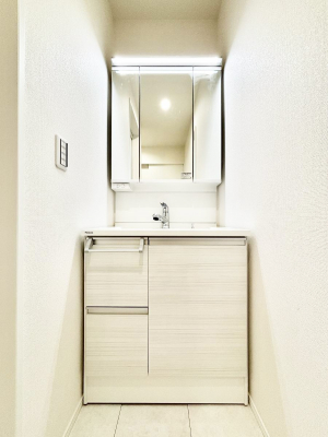 ���ʑ�E���ʏ��@�����`Dressing Room�`�@�Â��Ȃ肪���Ȑ��ʏ�����������ƍ̌��Ɗ��C���\�Ȃ̂ŋC�����悭���g�������܂��B�O�ʋ��^�C�v�̐��ʑ�͋������[�ŎU�炩�肪���Ȑ��ʏ����X�b�L����