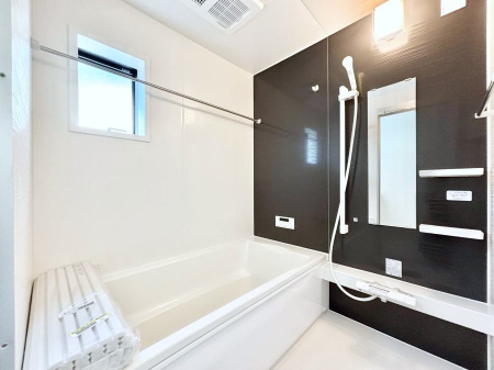 �����@�������P�������`Bath Room�`�@���t���̃o�X���[���́A�̌������薾�邭�C�����̗ǂ���Ԃł��B�������邱�ƂŁA���C�����ǍD�B������芰����o�X���[���ŁA�����̃o�X�^�C�����y���݂ɂȂ肻���ł��B