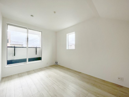 ���̑����ρ@�������P�������`Bed Room�`�@2�ʍ̌����m�ۂ������邢�����́A���ʂ����ǂ��A��ϋ��S�n�̗ǂ���ԂƂȂ��Ă���܂��B�u�₩�ȕ��������ċN���钩�́A���K�����̎n�܂�ɁI���������ʕ����ƂĂ��ǂ��Z�܂���