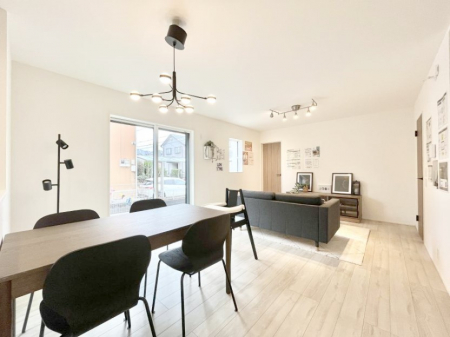 ���̑����ρ@�������P�������`Living�`�@�����ɂ݂͂�Ȃ��W���A�H���Ɗy������b���n�܂�B�b�ɖ����ɂȂ肷���āA��������Y��锼�߂��ɂȂ��Ă��܂��B����ȑ��̊Ԃ̍K�������������Ă����ꏊ�ł��肽���B