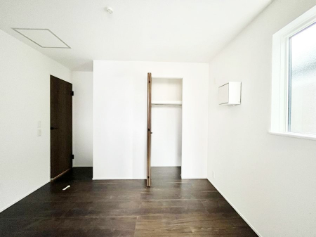 �q�������@�������Q�������`Bed Room�`  �S�����ɂ͎��[�N���[�[�b�g�������I���i�g���̂��m���⏬���͂������A�G�ߕ��̂��m���Ȃǂ���������Ɛ������ڂ����܂������܂��B  ������Ԃ��L���g�p�ł��܂��ˁB