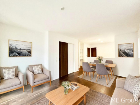 ���r���O�@�������Q�������`Living�`�@�Ƒ��̐H����c���̂ق��A�q�ǂ���V�΂�����A�F�l���������肷��LDK�͏Z�܂��̒��S�B�����ԉ߂����ꏊ������A���̋�Ԃ͏Z�܂��S�̂̋��S�n�����E���܂��B���Ƌ��CG�ł�