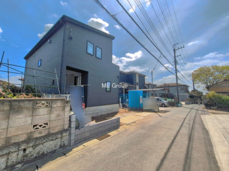 ���n�O�ώʐ^�@�`Exterior�`�@�O�ʓ��H�F�� 4m �����@�O�ʓ��H�͊ՐÂȏZ��n���͂���Ԓʂ�̏��Ȃ����H�B���Ԃ̏o��������炭�炭�ł��I���s���_�E���n���w�̂���]�́A���C�y�ɂ��₢���킹���������I