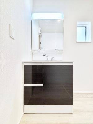 ���ʑ�E���ʏ��@�����`Dressing Room�`�@�Â��Ȃ肪���Ȑ��ʏ�����������ƍ̌��Ɗ��C���\�Ȃ̂ŋC�����悭���g�������܂��B�O�ʋ��^�C�v�̐��ʑ�͋������[�ŎU�炩�肪���Ȑ��ʏ����X�b�L����