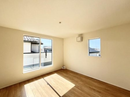 �Q���@�����`Bed Room�`�@2�ʍ̌����m�ۂ������邢�����́A���ʂ����ǂ��A��ϋ��S�n�̗ǂ���ԂƂȂ��Ă���܂��B�u�₩�ȕ��������ċN���钩�́A���K�����̎n�܂�ɁI���������ʕ����ƂĂ��ǂ��Z�܂���