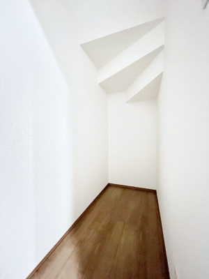 ���̑����ρ@���p�i�̃X�g�b�N�␅�Ȃǂ̔��~�Ɏg����K�i�����[�B