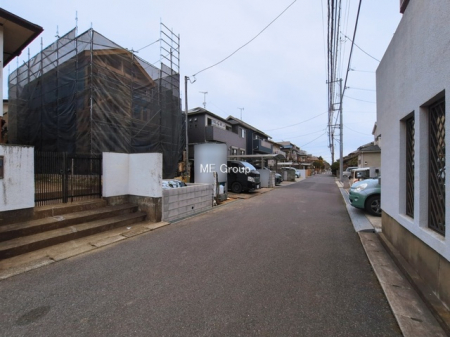 ���n�O�ώʐ^�@�`Exterior�`�@�O�ʓ��H�F�쓌 4.9m �����@�O�ʓ��H�͊ՐÂȏZ��n���͂���Ԓʂ�̏��Ȃ����H�B���Ԃ̏o��������炭�炭�ł��I���s���_�E���n���w�̂���]�́A���C�y�ɂ��₢���킹���������I