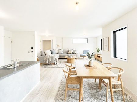 ���r���O�@�Ƒ��̘a�₩�ȉ�b���������Ă������B�J�����̂��郊�r���O�ł��B���Ƌ��CG�ł�  