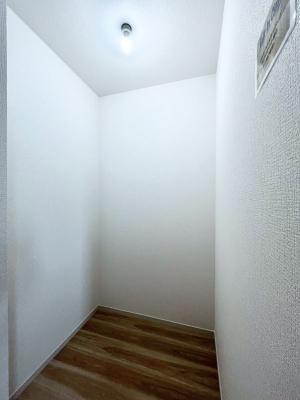 ���̑��@�����`Walk-in Closet�`�@�K�v�Ȃ��̂�R�[�f�B�l�[�g���ꗗ���Ċm�F�ł��A�g�x�x�⏀�����Z���ԂōςރE�H�[�N�C���N���[�[�b�g��ݒu���܂����B�Ƃ̒�����������Ƃ�����֗��Ȏ��[�X�y�[�X�ł��B