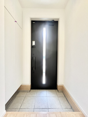 ���ց@�K���X�X���b�g�̓��������փh�A�������Ɍ���͂��Ă���܂��@