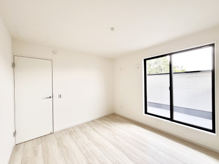 ���̑����ρ@�����`Bed Room�`�@�������������̂��ˌ��Ẵ����b�g�ł��B���Ƒ������������ƂŎ苷�Ɋ����Ă����Z�܂����ˌ��Ăł͊e�����v���C�o�V�[��ۂ��Ƃ��ł��܂��B�Z�܂��ɂ�Ƃ肪���܂�S�������b�N�X�ł��܂���