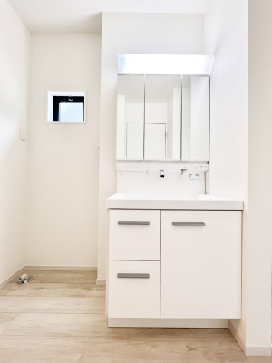 ���ʑ�E���ʏ��@�����`Dressing Room�`  ����������F�����œ��ꂳ��Ă���ƁA�X�b�L���Ɛ�������ۂ������܂��B  ���̗��ɂ͂����Ղ�Ǝ��[�X�y�[�X��W�������I  �����́A�V���v�����@�\�����d�����āB