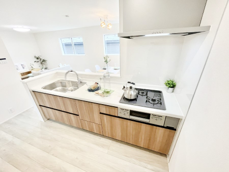 �L�b�`���@������1�������`Kitchen�`�@�u���������͉�����낤�v����ȃL�b�`���Ȃ�v�������藿�����ł����Ⴂ�܂��B�L�b�`������̓��r���O����]�ł��܂��B�Ƒ����Ȃ��邨�Ƃ������ɂ������܂��B