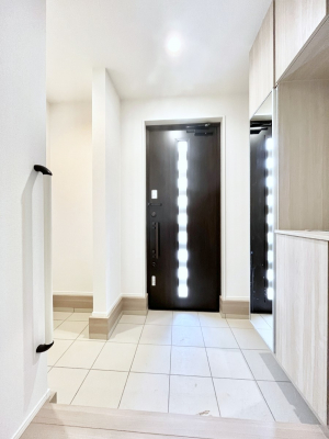 ���ց@�����`Entrance�`�@�Ƃ̒��ł��q�l���}����ŏ��̏ꏊ�ł��錺�ւ́A�Ƃ̈�ۂ��̂��̂ł��I�L�x�Ȍ��֎��[�ŁA����Y��ɕۂ��Ƃ��o���܂��􌺊ւɂ͂����Ղ���[�̉��ʔ��������I