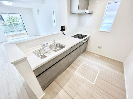 �L�b�`���@�����`Kitchen�`  ���r���O�����n����J�E���^�[�L�b�`���B  ���������Ȃ���Ƒ��ƃR�~���j�P�[�V�������Ƃ�邾���łȂ��A�傫�ȊJ���������邱�Ƃ��ł��܂��B  ���q�l�̐����������邱�Ƃ��ł��܂��ˁI