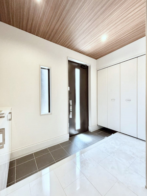 ���ց@�����`Entrance�`�@�Ƃ̒��ł��q�l���}����ŏ��̏ꏊ�ł��錺�ւ́A�Ƃ̈�ۂ��̂��̂ł��I�L�x�Ȍ��֎��[�ŁA����Y��ɕۂ��Ƃ��o���܂��􌺊ւɂ͂����Ղ���[�̉��ʔ��������I
