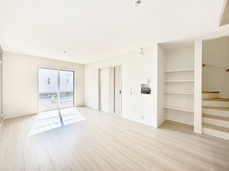 ���r���O�@�����`Living�`�@���r���O�ɊK�i�̂���Ԏ��ł���Ƒ��̃R�~���j�P�[�V�������X���[�Y�Ɏ��܂��ˁ��Ƃ肠���炵�ƐS�n�悢�Z�����a���ґ�Ȏ��Ԃ����Ƒ��݂�Ȃł��߂����������B