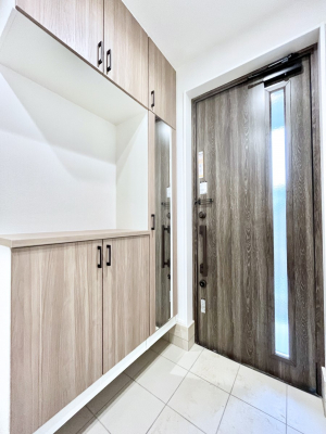 ���ց@������2�������`Entrance�`�@�Ƃ̒��ł��q�l���}����ŏ��̏ꏊ�ł��錺�ւ́A�Ƃ̈�ۂ��̂��̂ł��I�L�x�Ȍ��֎��[�ŁA����Y��ɕۂ��Ƃ��o���܂��􌺊ւɂ͂����Ղ���[�̉��ʔ��������I