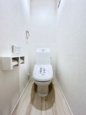 �g�C���@������2�������`Toilet�`�@�������̂��鐅����g�C���̓E�H�V�����b�g�t���ł����g�C���͖����g�킴��𓾂Ȃ����́B����������ۂ������ł��ˁB�g�C����2��������̂Œ��̍��G���ɕ֗��ł��I