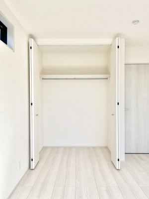 ���[�@�m���̃N���[�[�b�g�B���s��������̂Ō���̈ߗނ�����������܂�܂��B 