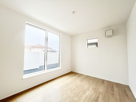 ���̑����ρ@�����`Bed Room�`�@�������������̂��ˌ��Ẵ����b�g�ł��B���Ƒ������������ƂŎ苷�Ɋ����Ă����Z�܂����ˌ��Ăł͊e�����v���C�o�V�[��ۂ��Ƃ��ł��܂��B�Z�܂��ɂ�Ƃ肪���܂�S�������b�N�X�ł��܂���