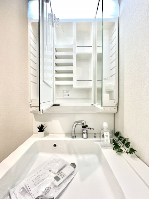 ���̑����ρ@�ݔ����P�������O�ʋ��̗��ɁA���ϕi��q���p�i�Ȃǂ����[�\�B���ʑ����������ƕۂ��܂��I