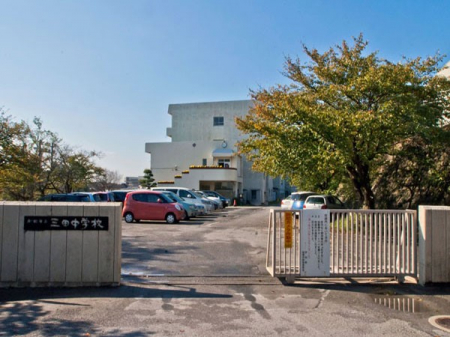 ���ӊ��@���w�Z 300m �D���s���O�c���w�Z