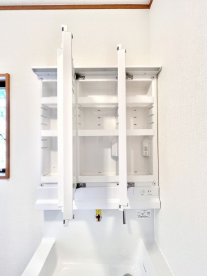 ���̑����ρ@�O�ʋ��̗��ɁA���ϕi��q���p�i�Ȃǂ����[�\�B���ʑ����������ƕۂ��܂��I