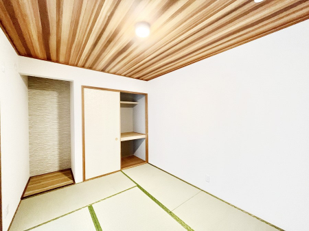 ���̑����ρ@���r���O�Ɨׂ荇���Ă���a���B�ق��ƈꑧ�ł���a�̋�Ԃ��Y�ꂸ�ɁB 